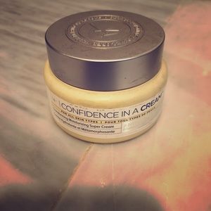IT cosmetics confidence in a cream